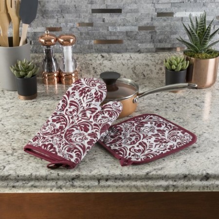 Hastings Home Oven Mitt And Pot Holder Set, Quilted And Flame And Heat Resistant By Hastings Home (Burgundy) 533732TZV